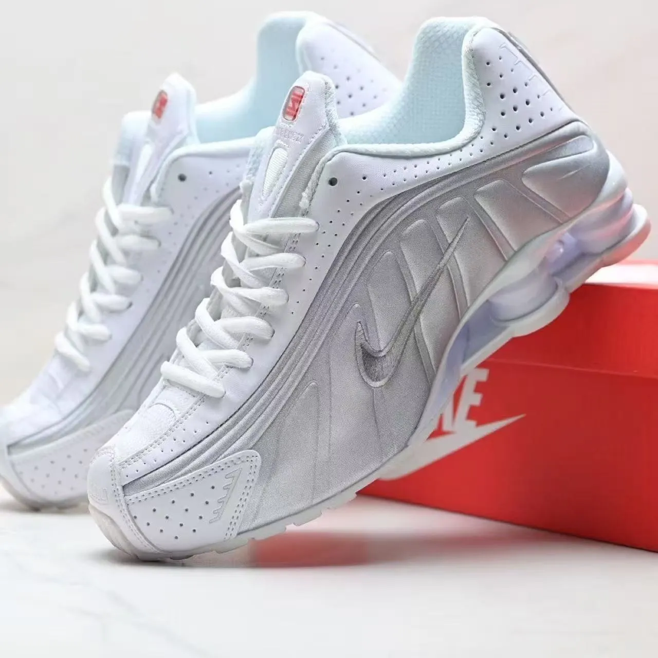Nike Shox R4
